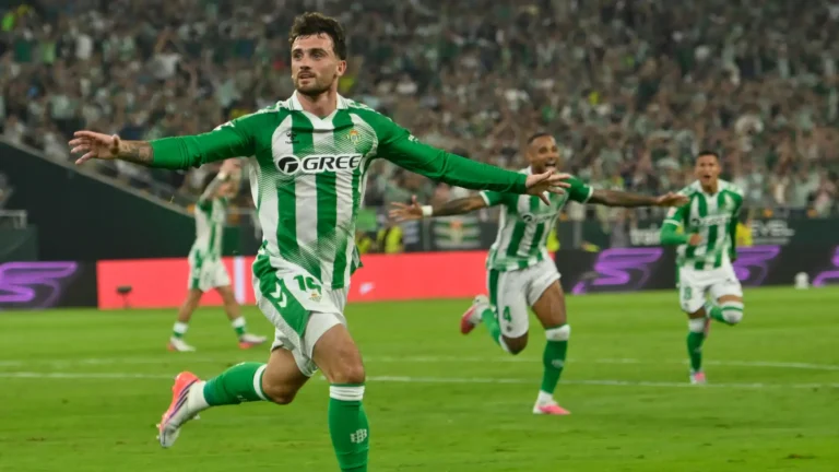 Si hay un equipo en LaLiga cuyo rendimiento colectivo parece ser mayor que la suma del rendimiento individual de sus jugadores, ése es el Real Betis Balompié.